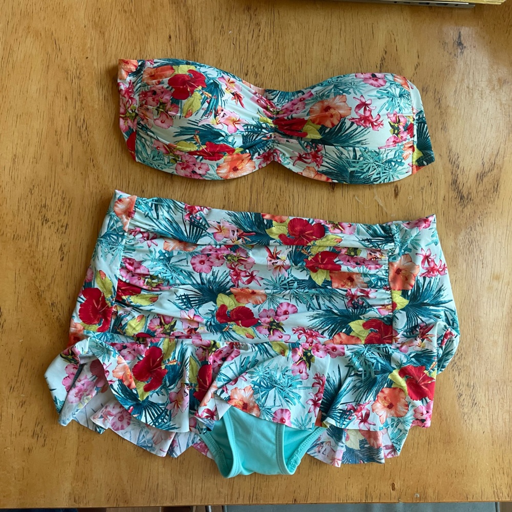 Bleu Rod Beattie Floral Bikini Top & Bottom Set- New